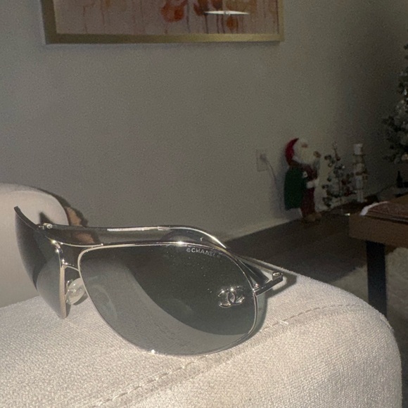 CHANEL hard to find. Silver and Black  vintage Aviator Sunglasses mint condition - Picture 9 of 11